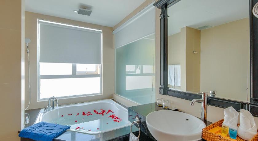 Image of Deluxe Double City View 2