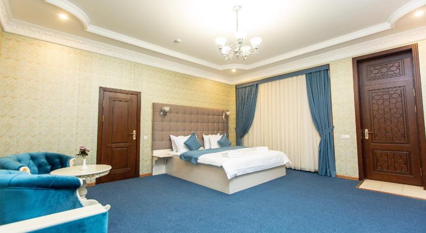 Image of Deluxe Double Room with Extra Bed 0