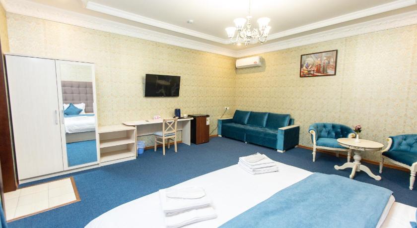 Image of Deluxe Double Room with Extra Bed 5