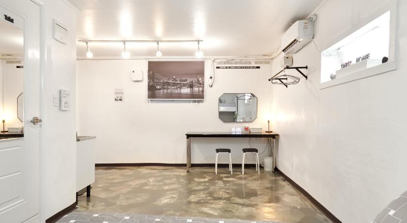 Image of Private Family Room 14