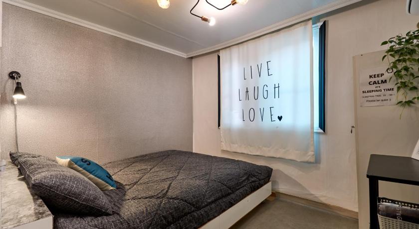 Image of Single Room - Female Only 1