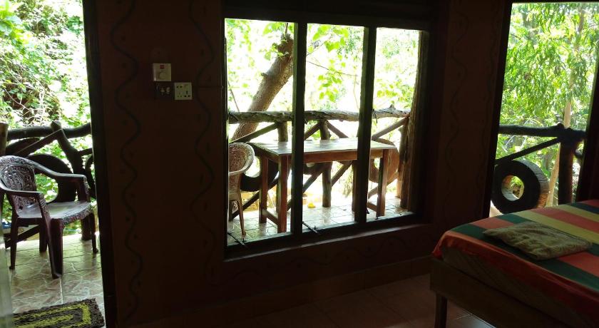 Image of Double Room in Tree House with Garden View 2