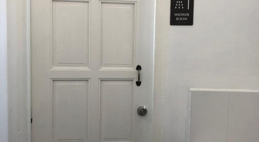 Image of Standard Queen Room 6