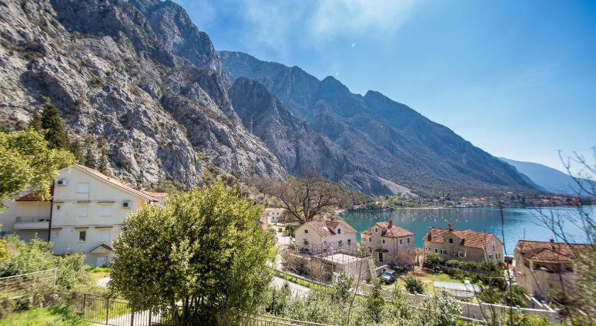 Orachovac apartments — Hotel in Kotor