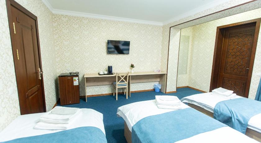 Image of Superior Triple Room 12