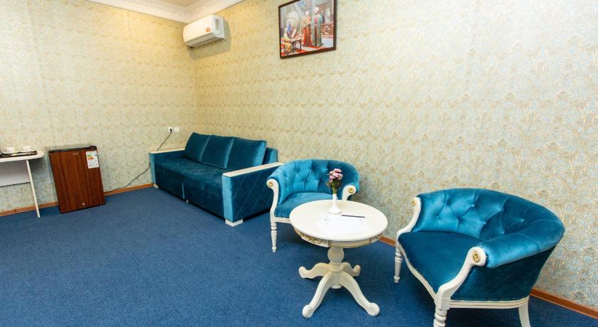 Image of Deluxe Double Room with Extra Bed 7