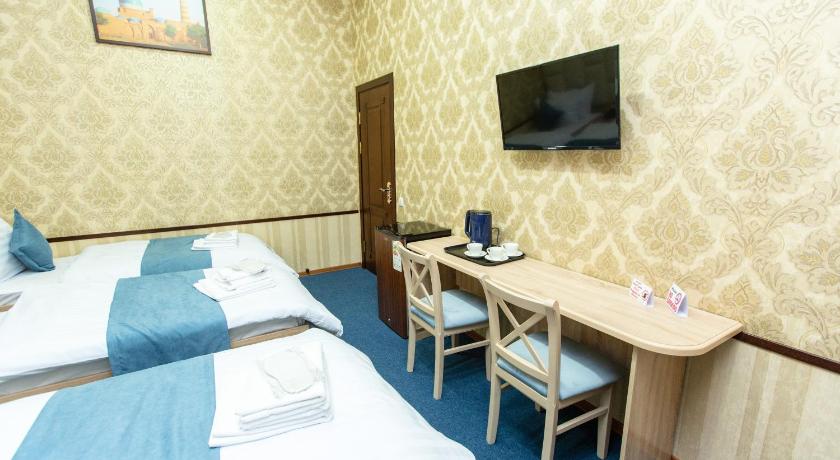 Image of Superior Triple Room 15