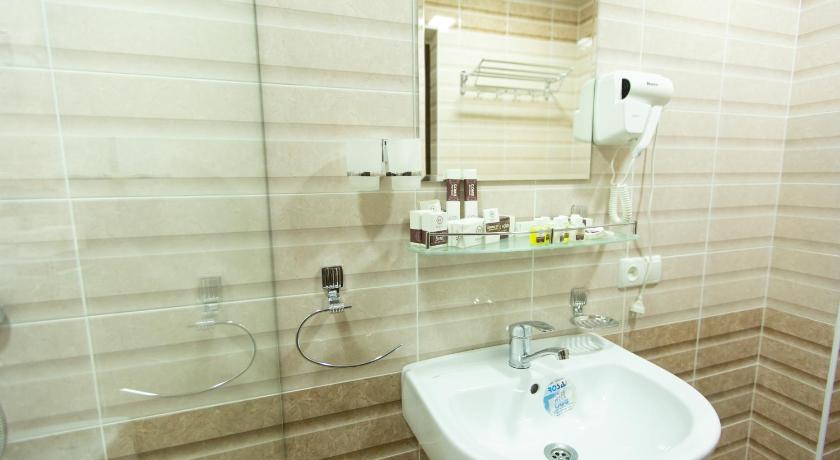 Image of Standard Twin Room 9