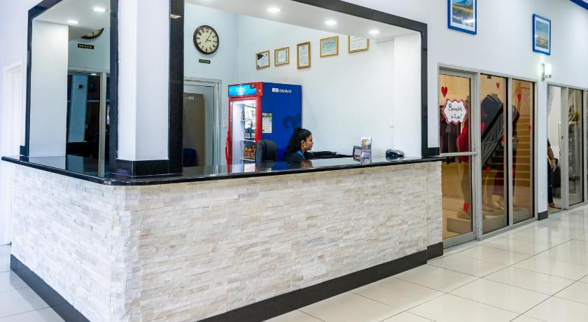 Status International Hotel photo
