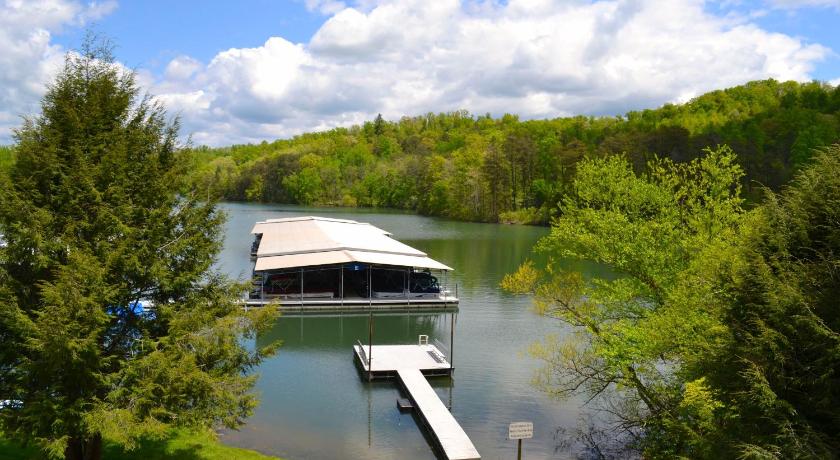 Boundary Waters Resort & Marina photo