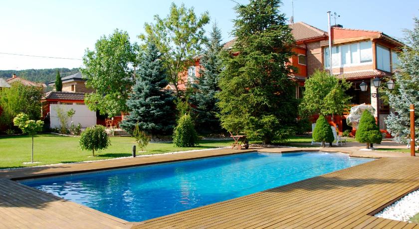 B&amp;B Concha — Hotel in Becerril de la Sierra