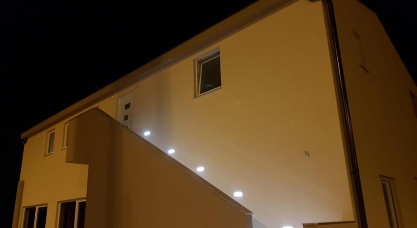 Apartment Mate — Hotel in Sukosan