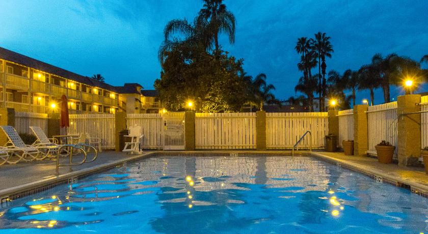 Ramada by Wyndham Costa Mesa/Newport Beach