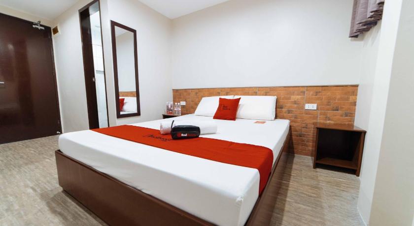 RedDoorz @Traveler's Inn Bajada Davao photo