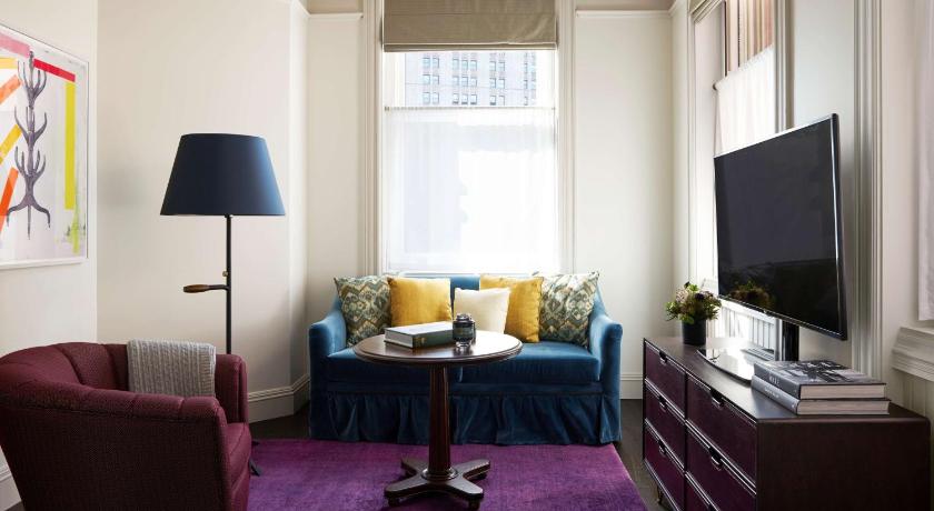 Image of One Bedroom Corner Suite 4