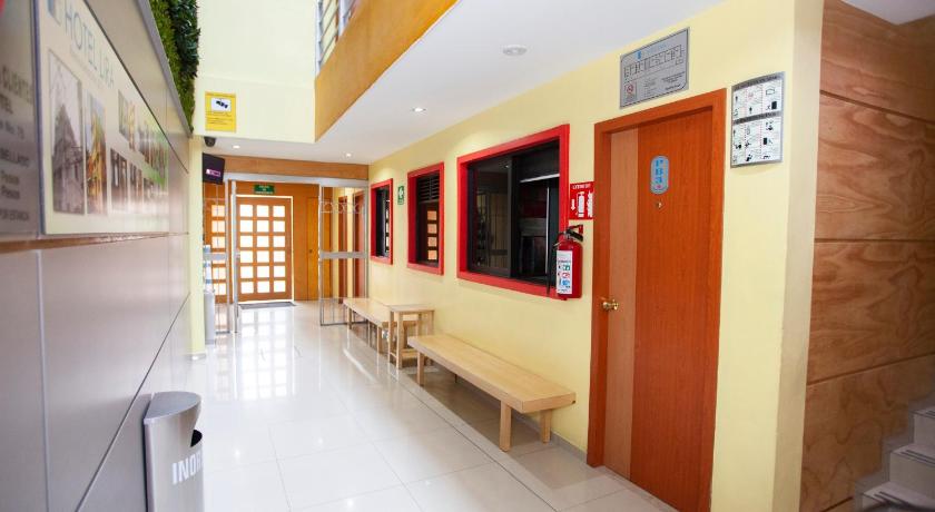 Hotel Lira - Solo Adultos — Hotel in Mexico City