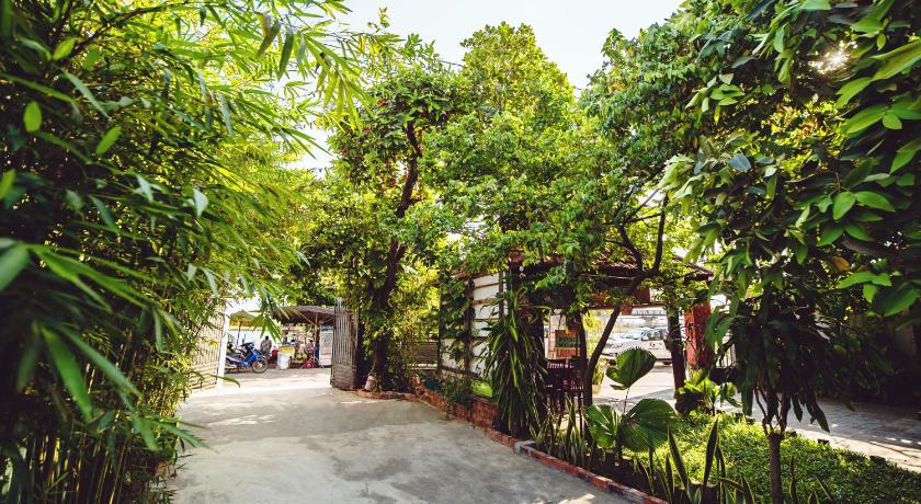Riverside Plum Garden Homestay photo