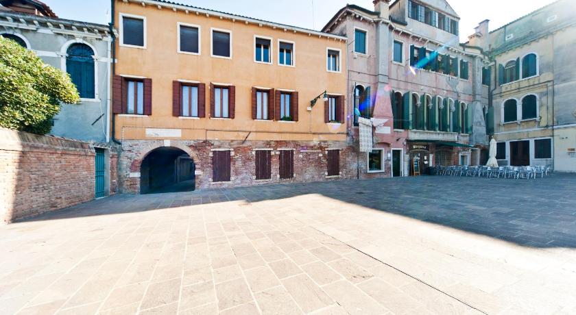 CA SUSANNA NEAR TRAIN STATION photo