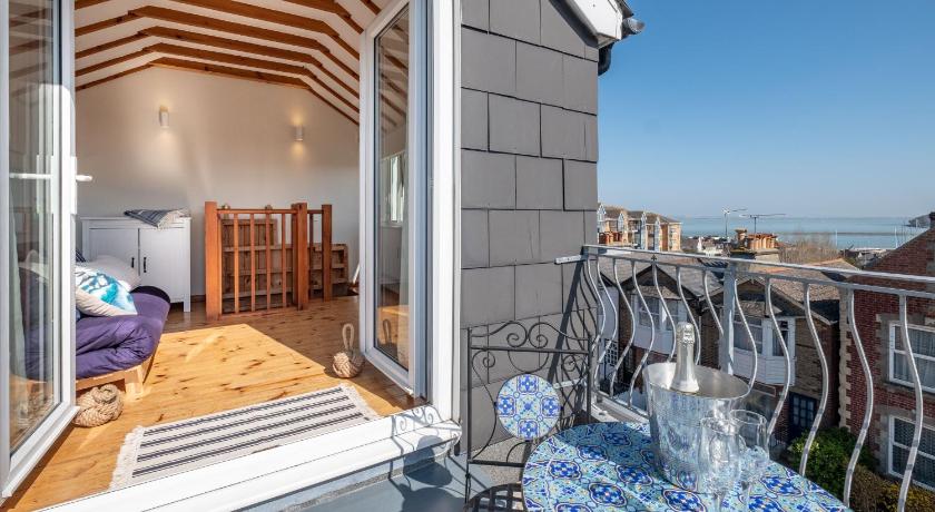 Blue Winds and Waves — Hotel in Isle of Wight