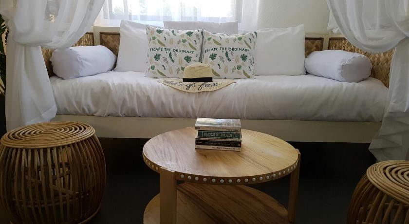 ボラカイ 8 Colors Penthouse Boracay Beach House Resort by Cocotel 3つ星 ホテル 外観