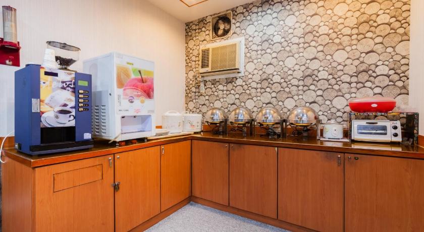 a kitchen with a refrigerator and a counter top, QK Motel in Taoyuan