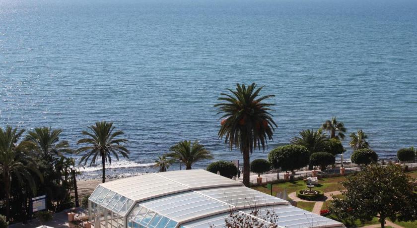 Bonito apartamento en Marbella primera linea playa photo