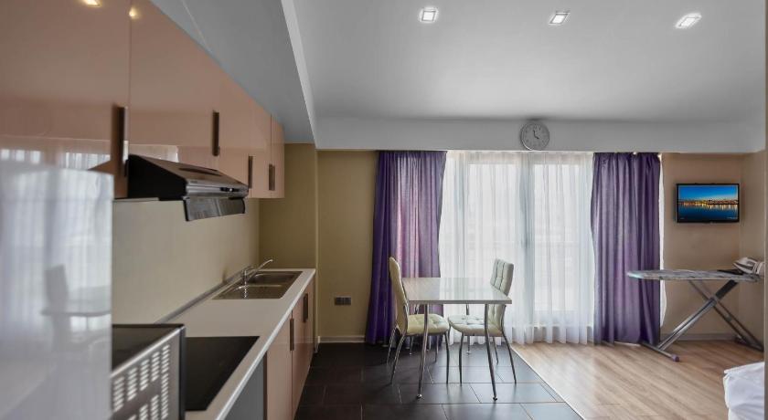 Diplomat Suites photo
