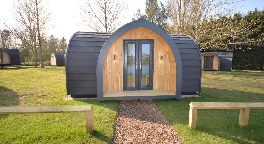 Camping Pods, Carlton Meres Holiday Park — Hotel in Saxmundham