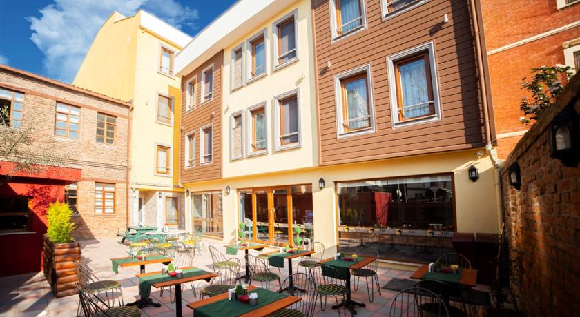 Set Ozer Hotel