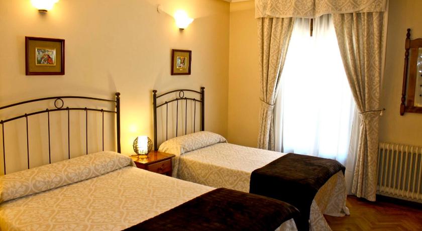 Hostal Alcantara — Hotel in Avila