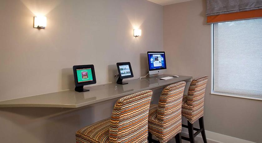 Oakwood at 15 Bank Apartments in White Plains (NY) - Room Deals, Photos