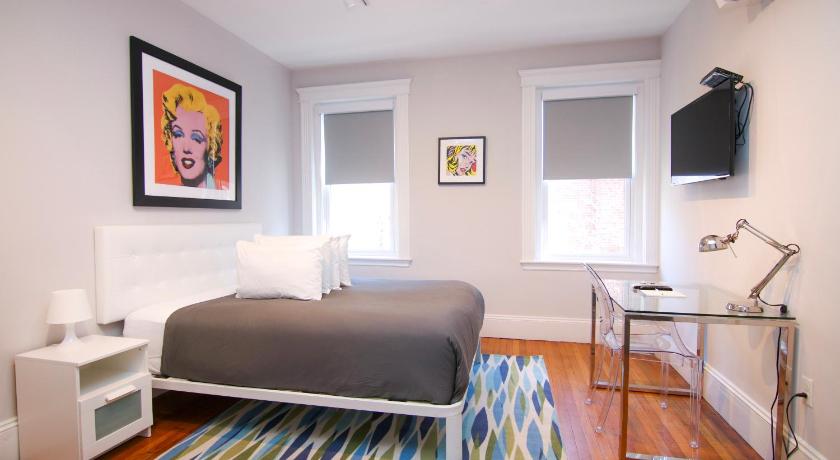 A Stylish Stay w/ a Queen Bed, Heated Floors.. #15 — Hotel in Brookline (MA)