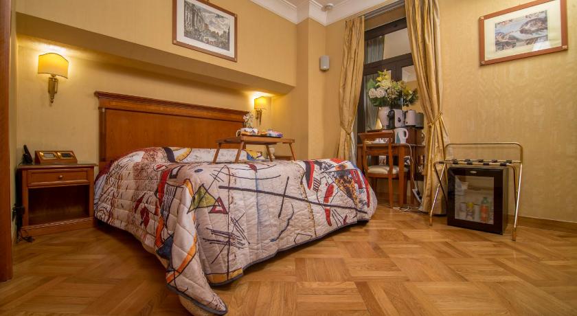Luxury Rooms H 2000 Roma