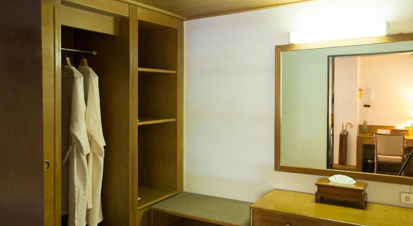 Image of Honeymoon Suite 9