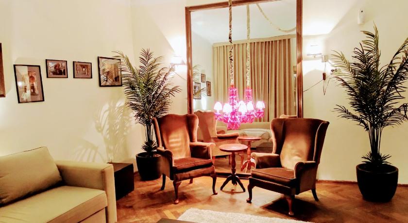 Charming vintage apartment Piata Sfatului — Hotel in Brasov