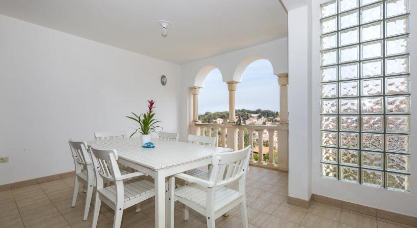 Villa Alma photo