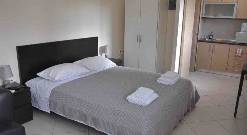 AVR Airport Deluxe Suites 4 photo