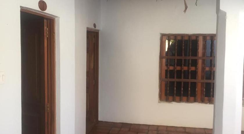 LA CHOZA — Hotel in Mompos