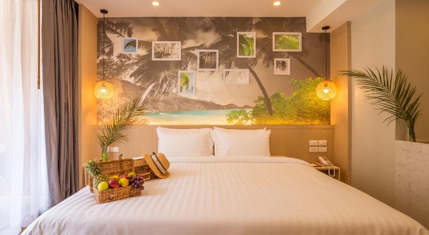 Image of Deluxe Corner Sea View Room 5