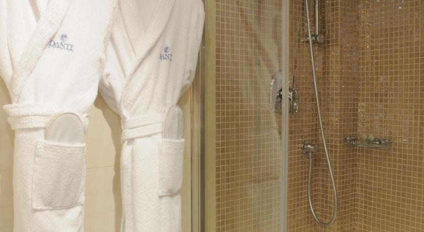 Image of 2 Single Beds, Nonsmoking, Sofabed 9