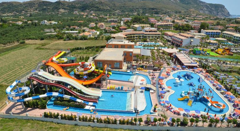 Caretta Beach Hotel &amp; Waterpark — Hotel in Zakynthos Island