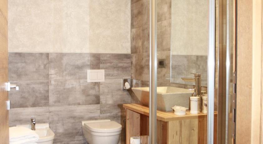 Hotel Bed & Rooms , Corte Rossa -1 Min Walk To Bernina Express