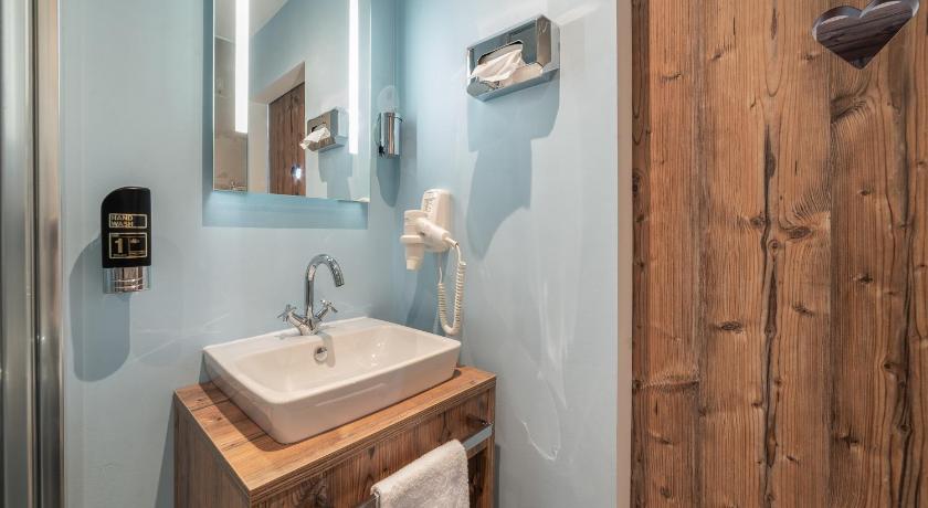 Image of Double Room Business 10
