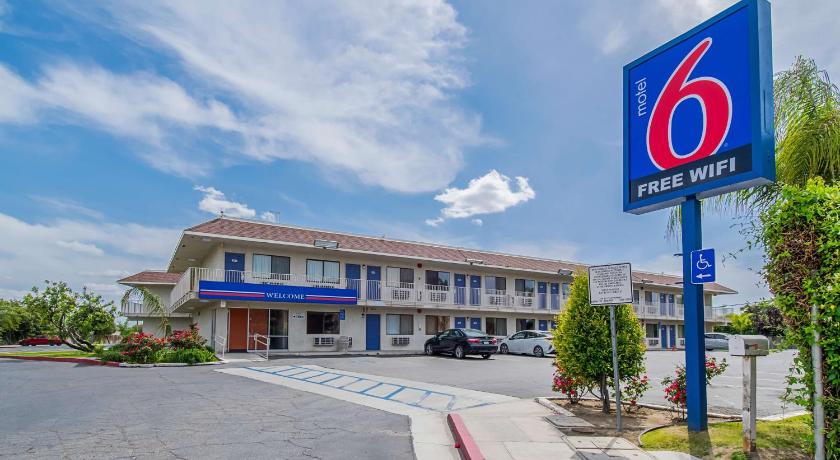 Motel 6-Bakersfield, CA - Airport