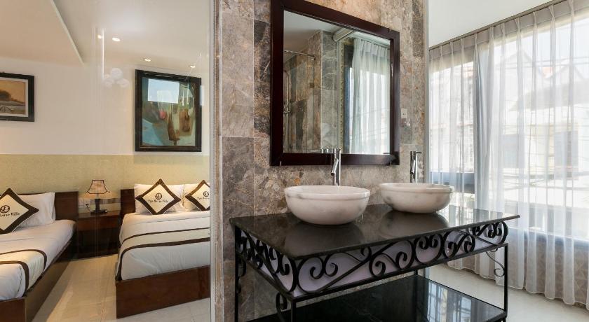 Image of Family Suite with Balcony 2