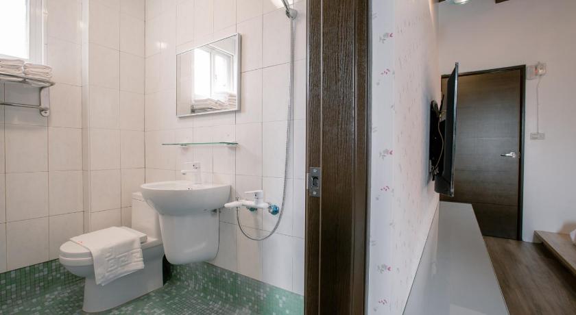 Image of Family Room with Private Bathroom 2