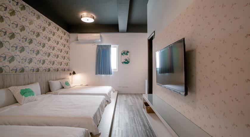Image of Family Room with Private Bathroom 0