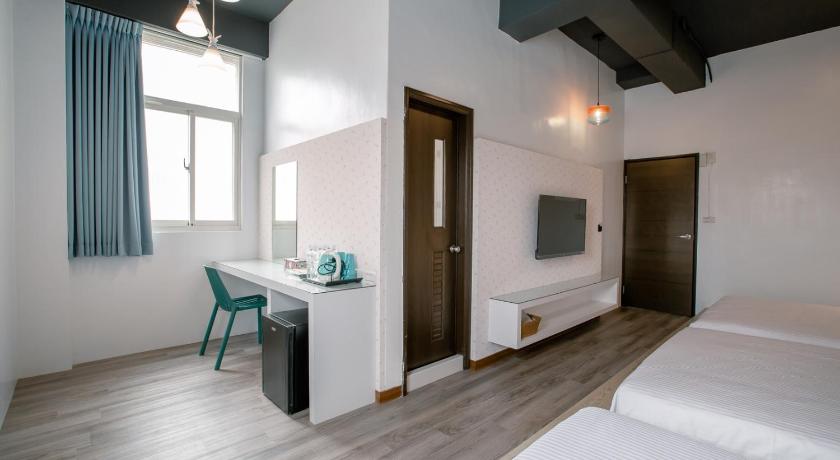 Image of Family Room with Private Bathroom 3