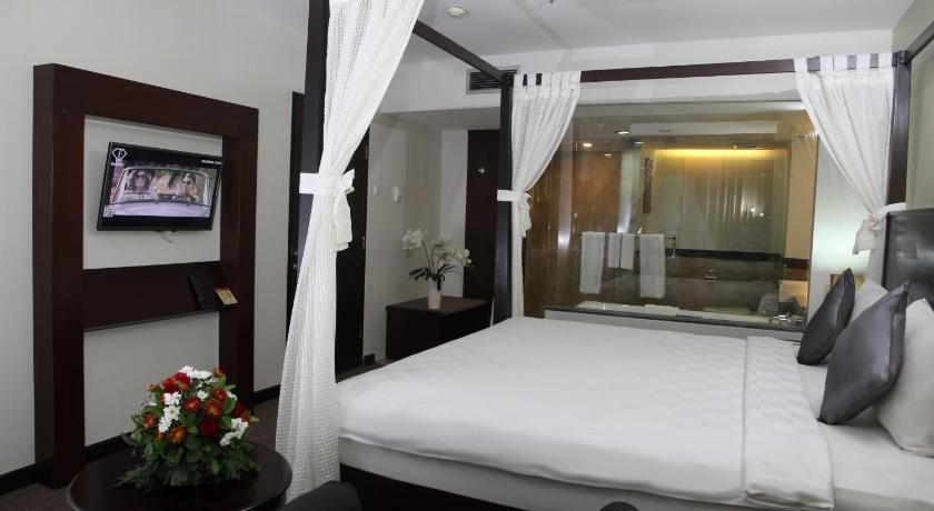 Image of Executive Deluxe 1
