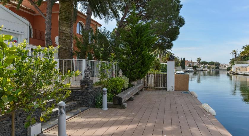 Villa Requesens on Canal — Hotel in Roses